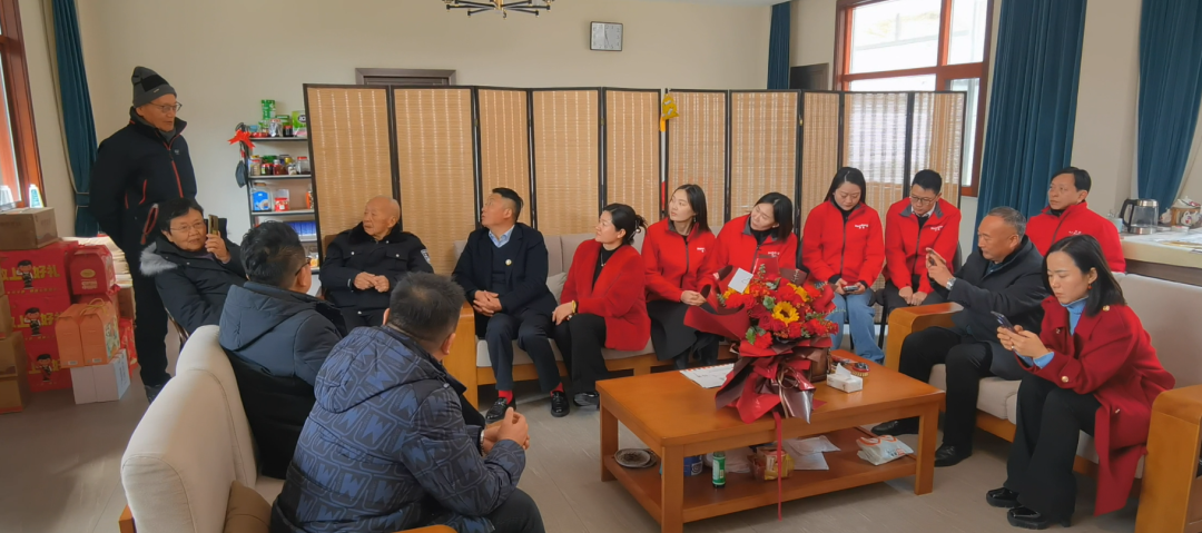 昊東公司一行看望胡正先老紅軍，聆聽那段可歌可泣的英雄歷史